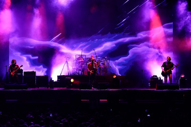 Mor Ve Ötesi, 2025in Son stanbul Konserinde Küçükçiftlik Park Doldurdu! 